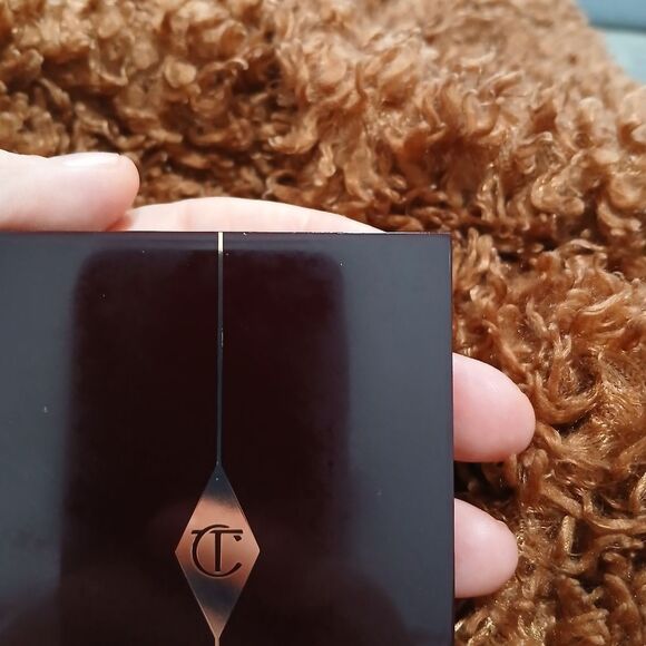 Charlotte Tilbury Eyeshadow Palette - Gold and Brown - Picture 4 of 4